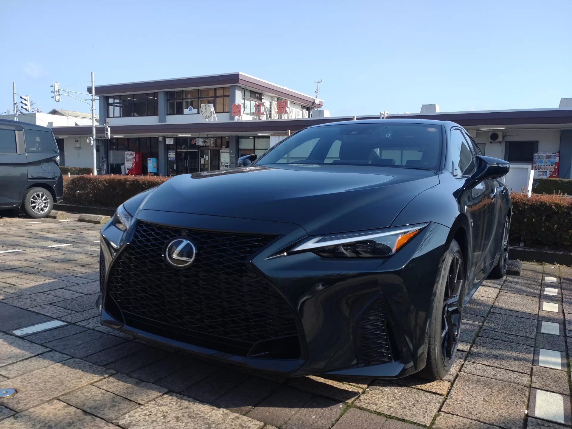 レクサス IS300h F SPORT Mode Black IV 2025年式 グラファイトブラックガラスフレーク フロント左斜め
