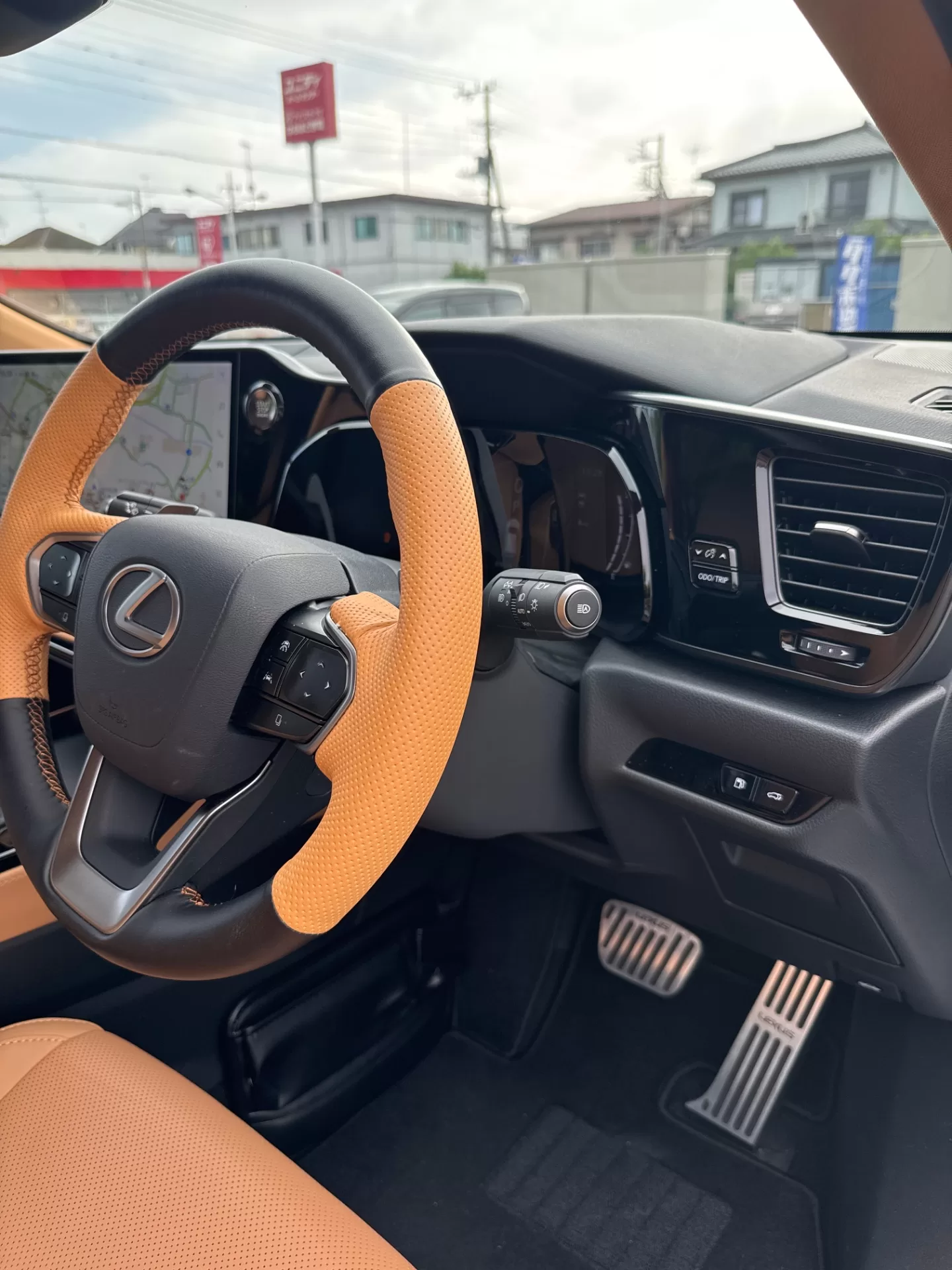 レクサス NX 250 versionL 2025年式 ヘーゼル(本革) インテリア 運転席回り