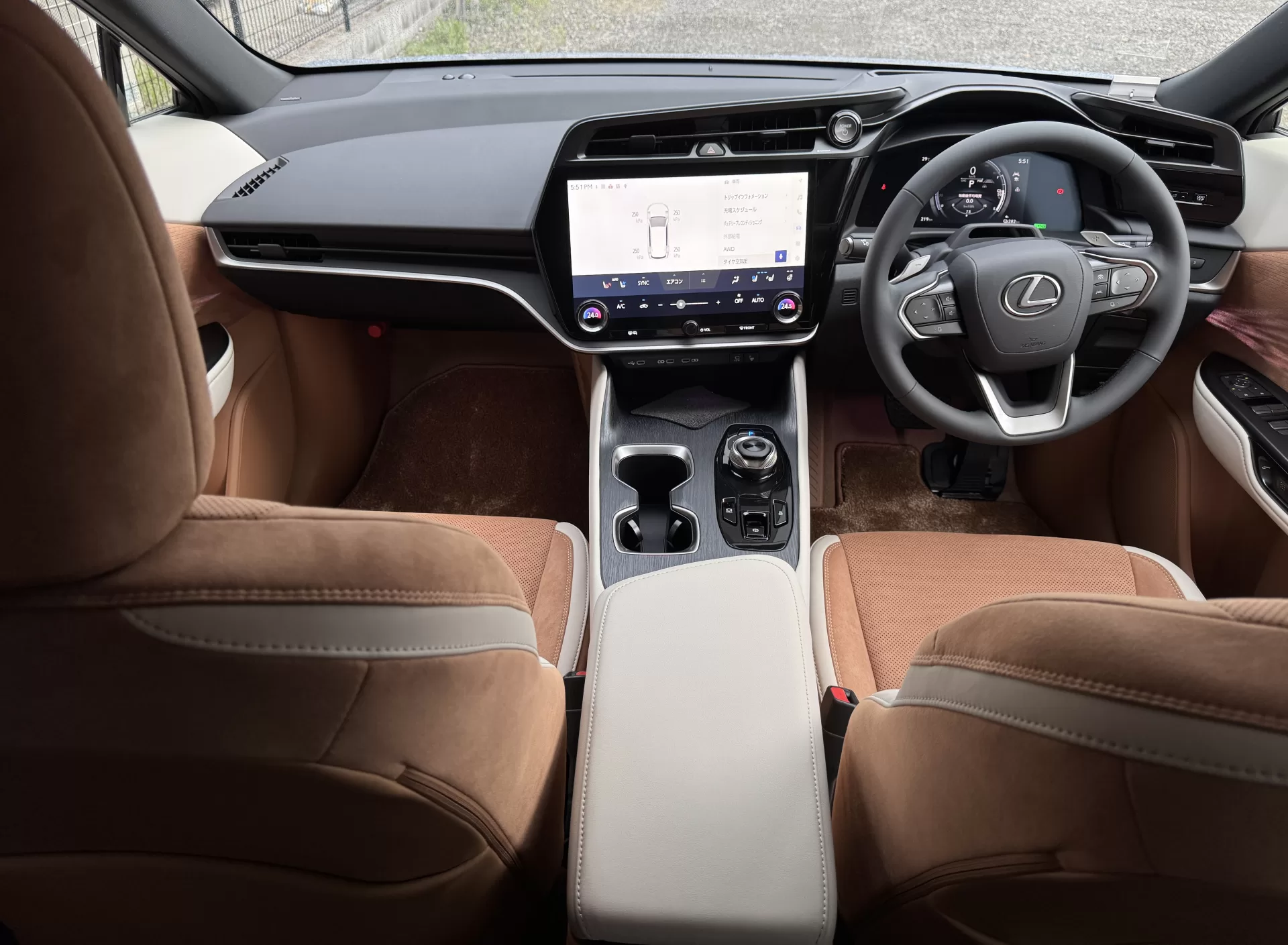 レクサス RZ500e version L 2026年式 インテリア 前席
