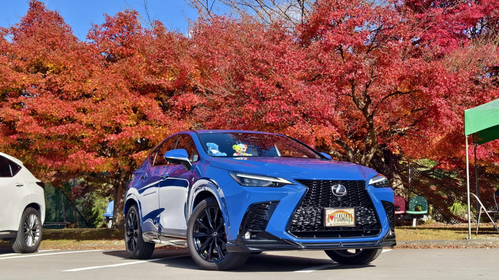 レクサス NX450h+ F SPORT 2022年式 セレスティアルブルーガラスフレーク F SPORT PARTS フロントスポイラー、F SPORT PARTS サイドスカート、F SPORT PARTS リヤディフューザー フロント右斜め