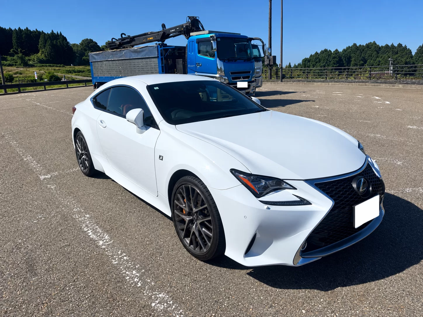レクサス RC350 F SPORT 2015年式 ホワイトノーヴァガラスフレーク フロント右斜め
