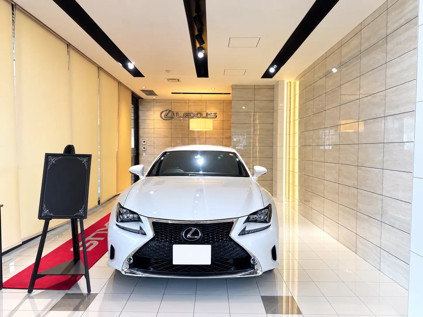 レクサス RC350 F SPORT 2015年式 ホワイトノーヴァガラスフレーク フロント