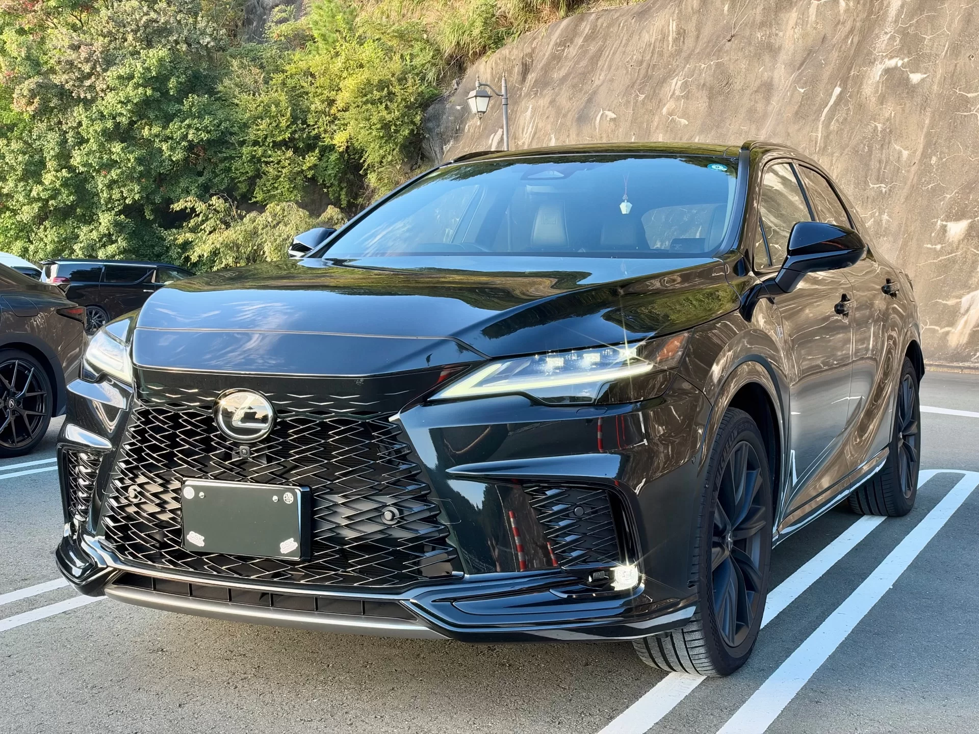 レクサス RX500h F SPORT Performance 2025年式 グラファイトブラックガラスフレーク フロント左斜め