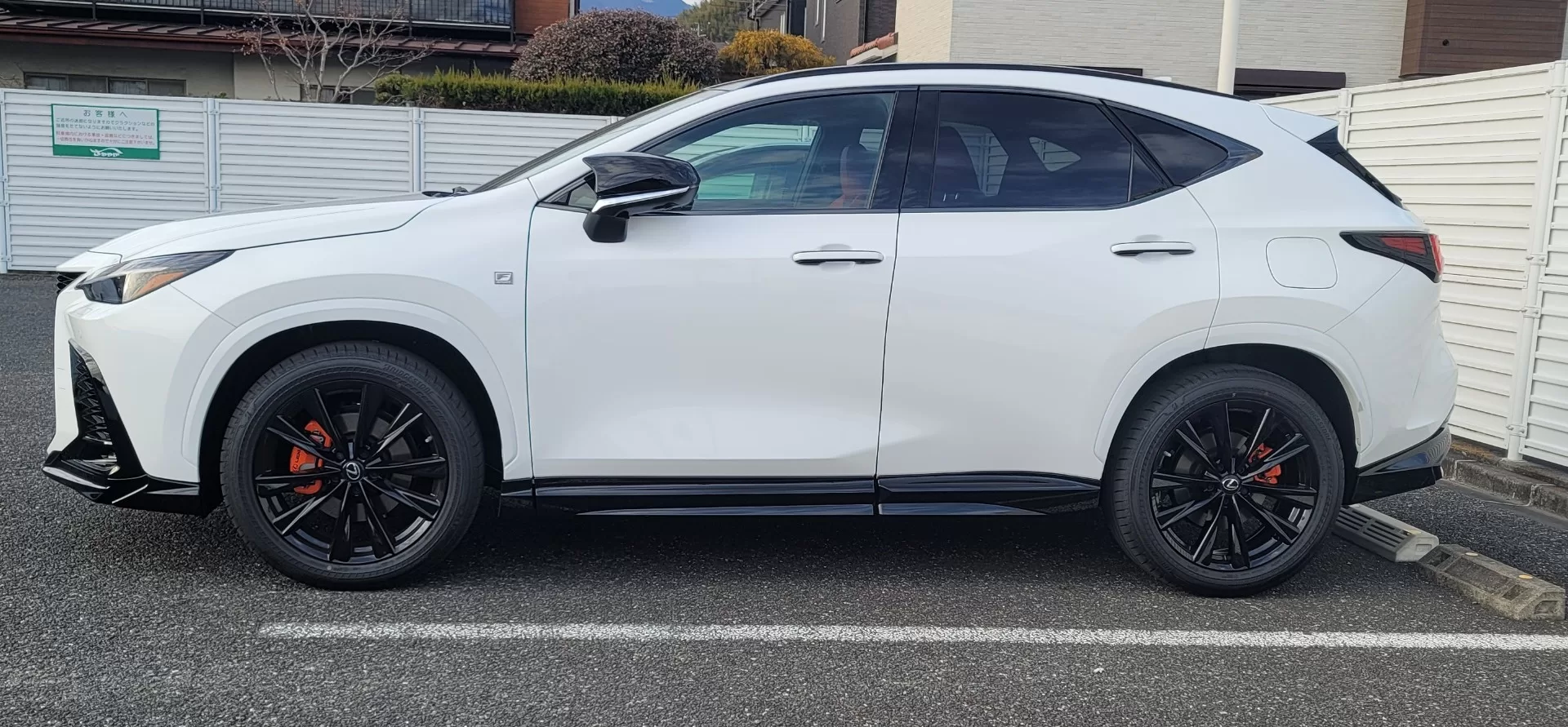 レクサス NX350 F SPORT 2022年式 ホワイトノーヴァガラスフレーク F SPORT PARTS エアロダイナミクスパッケージ(フロントスポイラー・エアロダイナミクスミラーカバー・サイドスカート・リヤディフューザー・スポーツマフラー)、F SPORT PARTS フロントスポイラー、F SPORT PA…