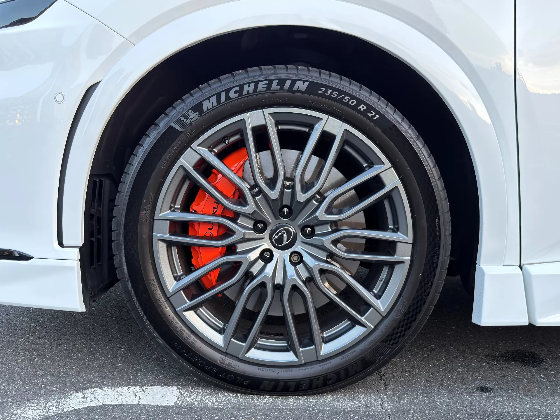 レクサス RX500h F SPORT Performance 2025年式 21インチ鋳造アルミホイール(タイプA) “F SPORT Performance”/“F SPORT”オレンジブレーキキャリパー(フロントLEXUSロゴ)