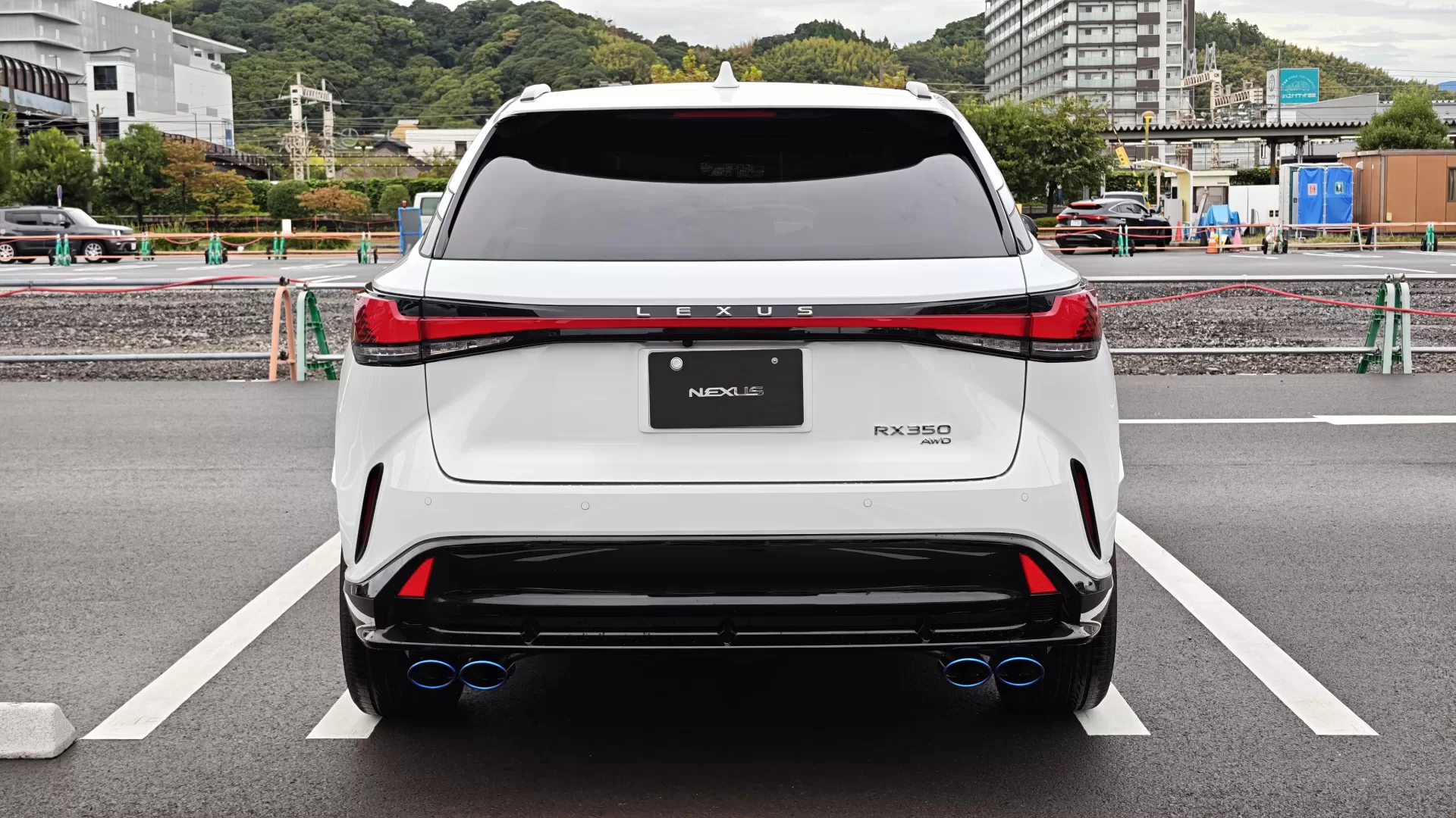 レクサス RX350 F SPORT 2025年式 ホワイトノーヴァガラスフレーク スポーティエアロパッケージ(プレミアムブラック)、フロントスポイラー、サイドスポイラー、リヤバンパースポイラー リア