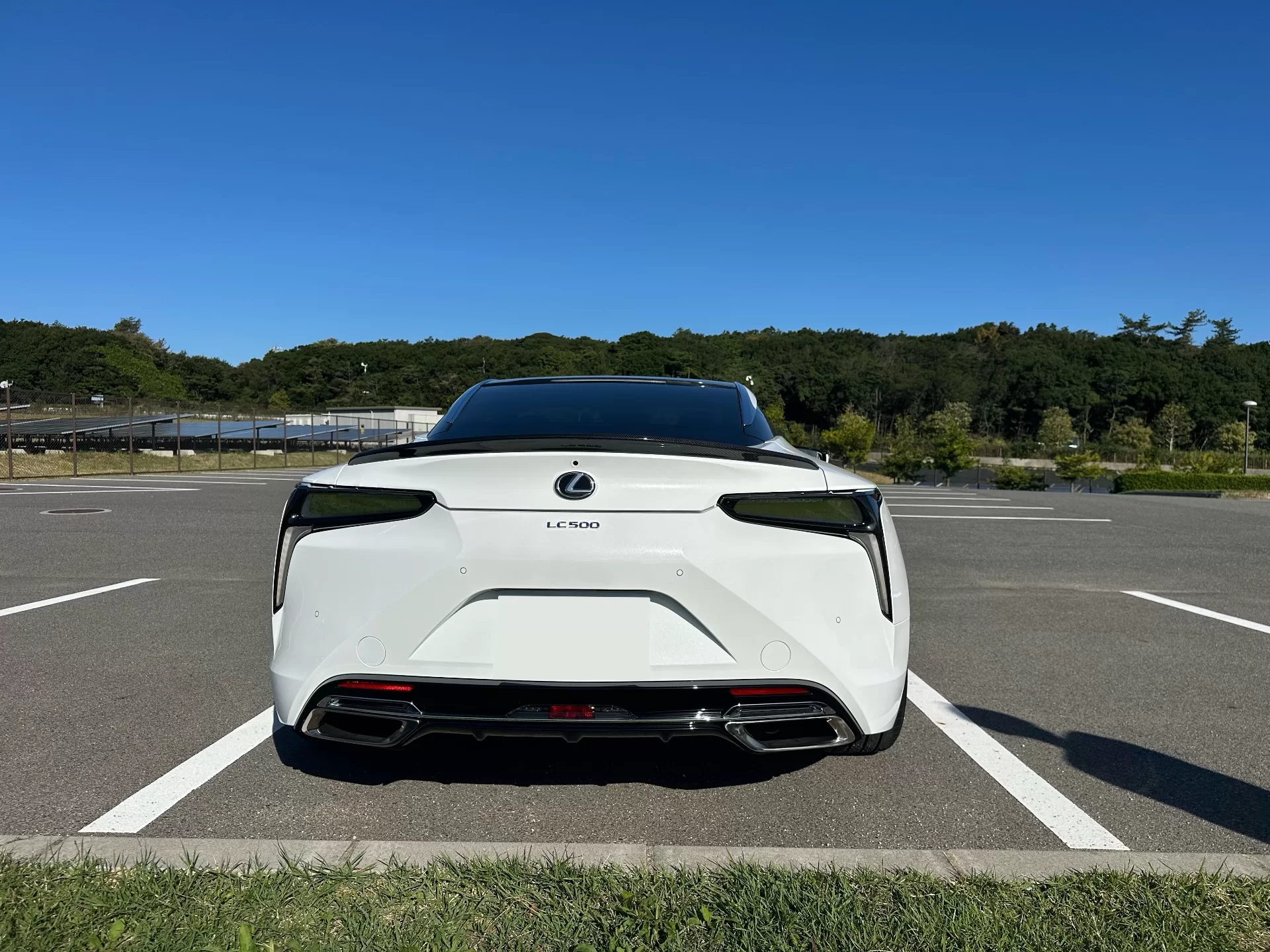 レクサス LC500 2023年式 ホワイトノーヴァガラスフレーク リア