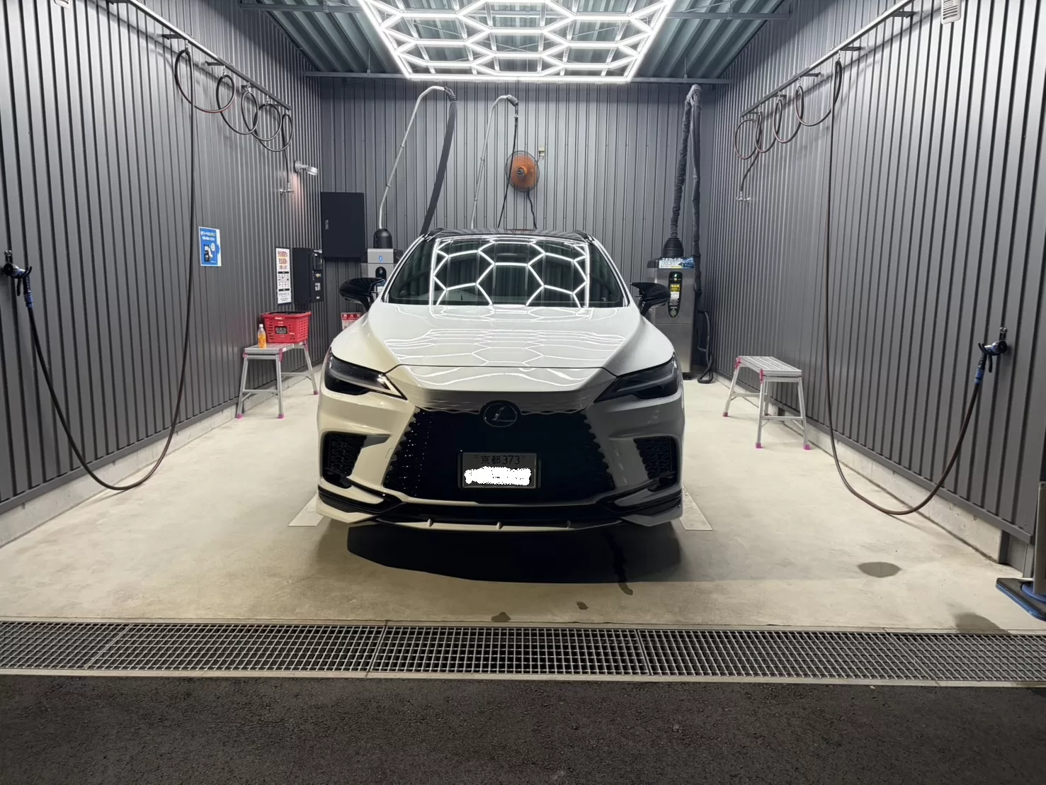 レクサス RX350 F SPORT 2026年式 ホワイトノーヴァガラスフレーク F SPORT PARTS フロントスポイラー、F SPORT PARTS サイドスカート、F SPORT PARTS スポーツマフラー&リヤディフューザー、F SPORT PARTS エアロダイナミクスミラーカバー フロント
