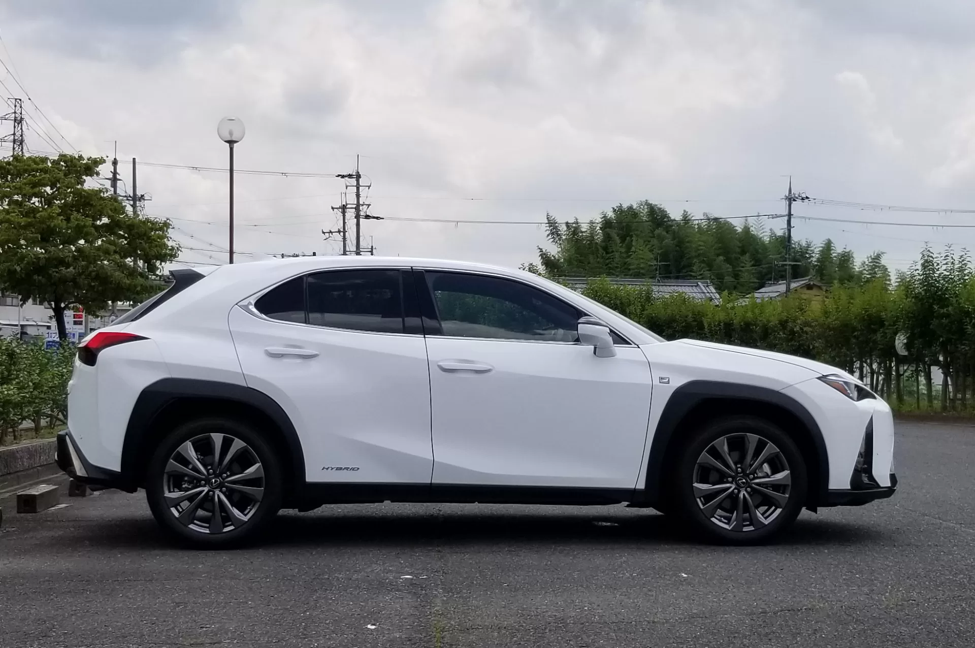 レクサス UX250h F SPORT 2018年11月モデル ホワイトノーヴァガラスフレーク サイド(右)