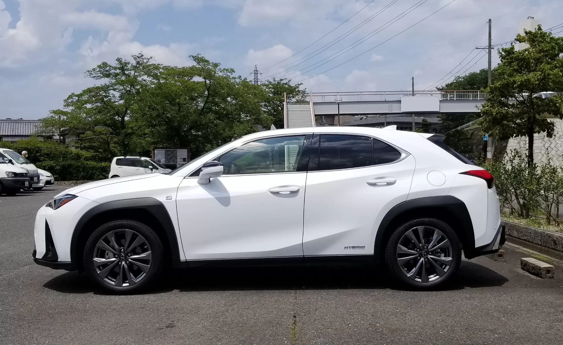レクサス UX250h F SPORT 2018年11月モデル ホワイトノーヴァガラスフレーク サイド(左)