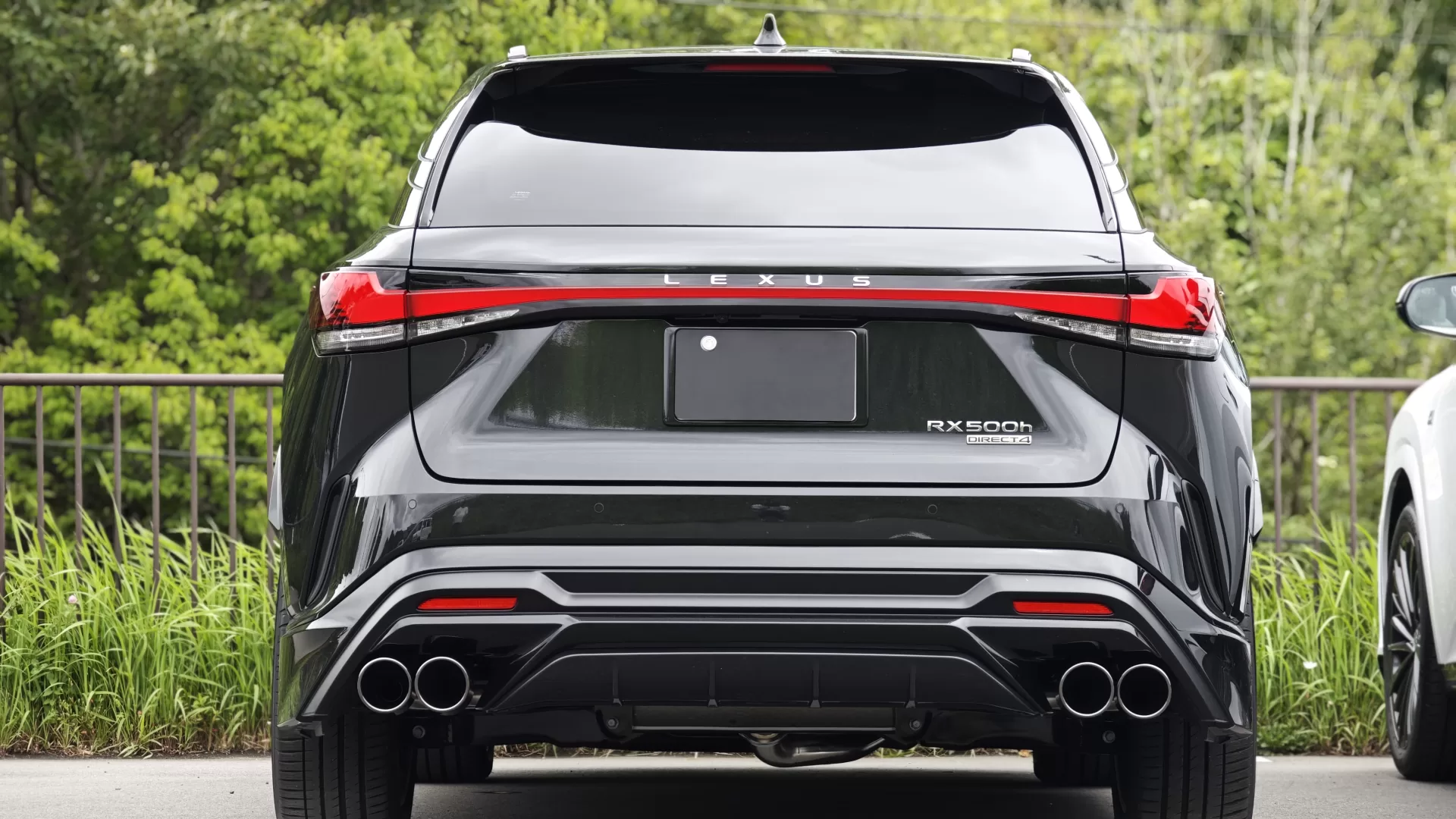 レクサス RX500h F SPORT Performance 2025年式 グラファイトブラックガラスフレーク F SPORT PARTS フロントスポイラー、F SPORT PARTS サイドスカート、F SPORT PARTS スポーツマフラー&リヤディフューザー リア