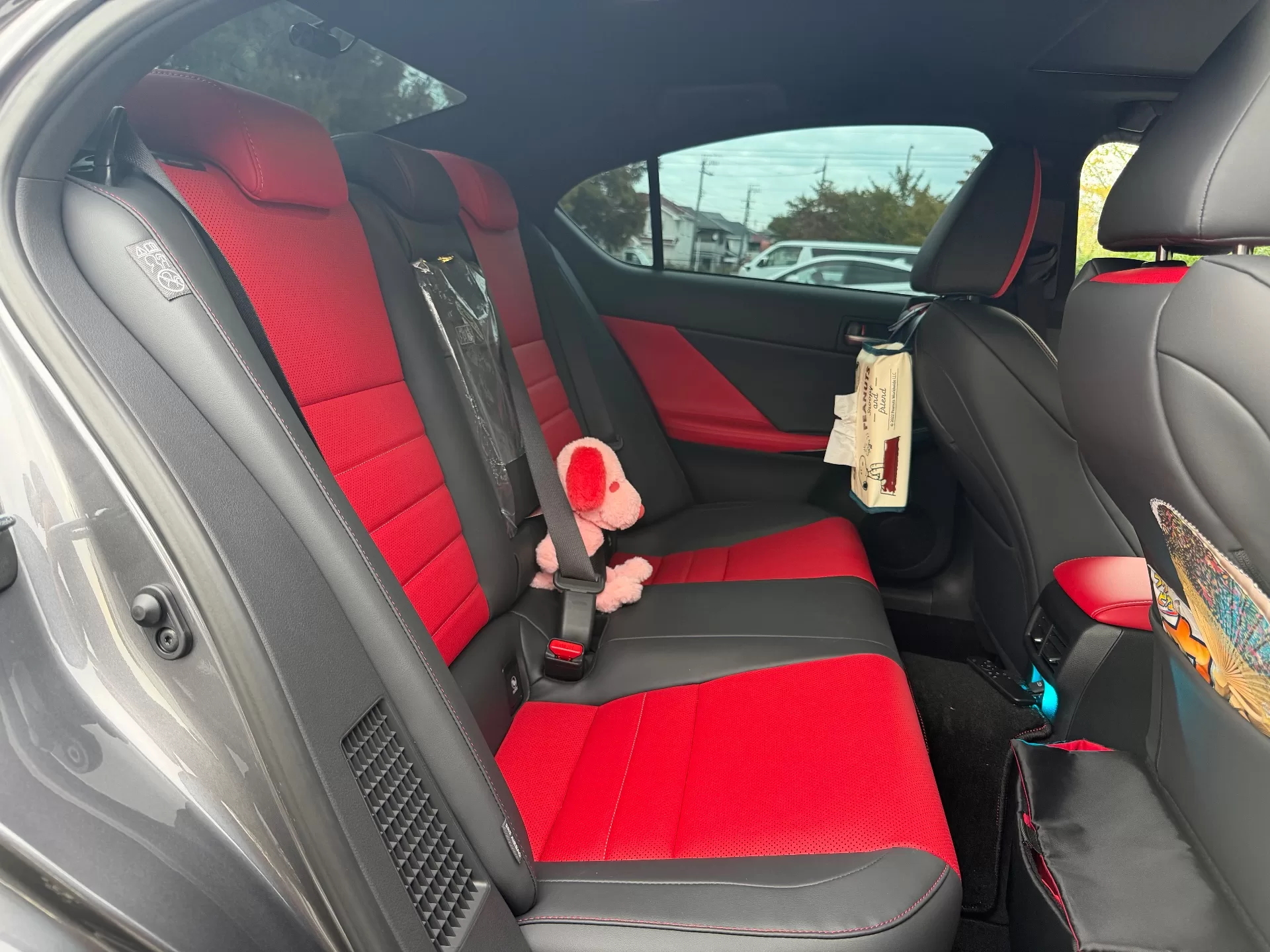 レクサス IS300h F SPORT 2026年式 “F SPORT”プロミネンス(L tex) インテリア 後席
