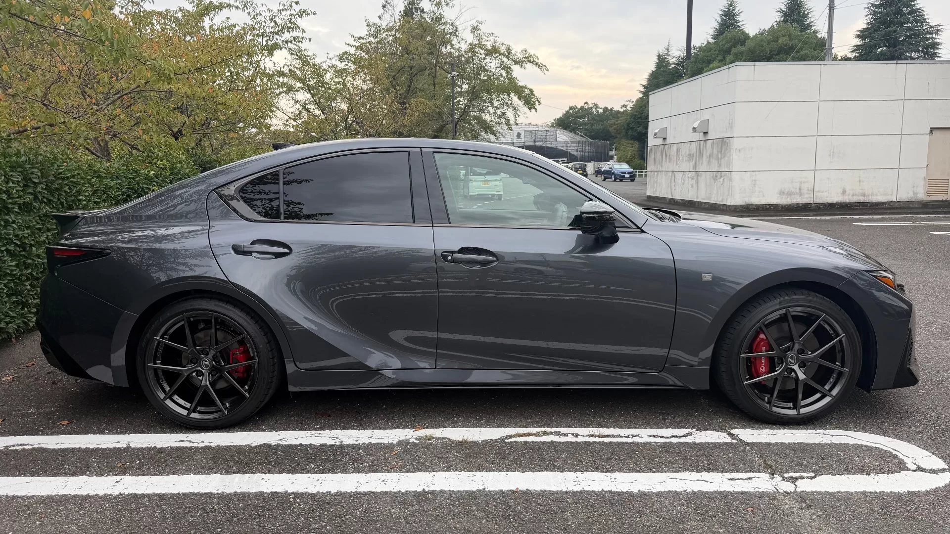 レクサス IS300h F SPORT 2026年式 ソニッククロム サイド(右)