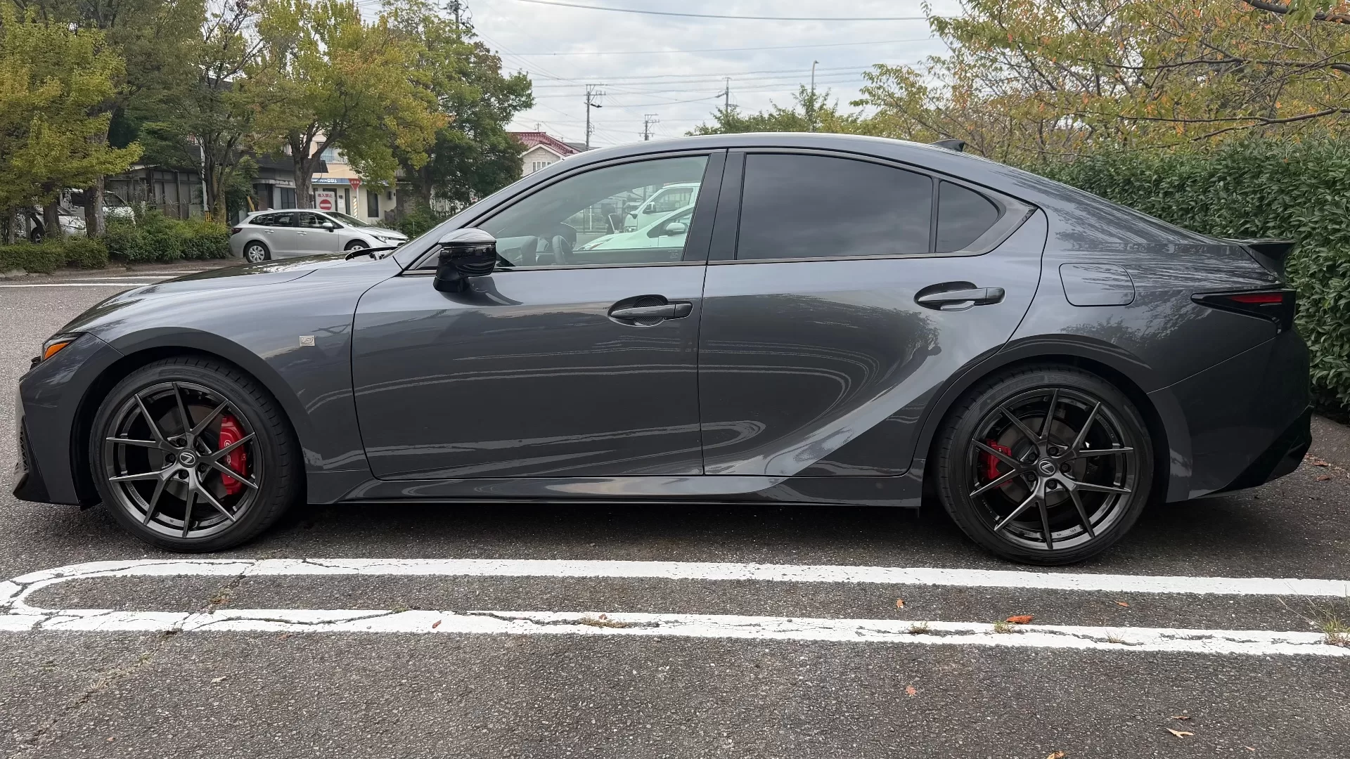 レクサス IS300h F SPORT 2026年式 ソニッククロム サイド(左)
