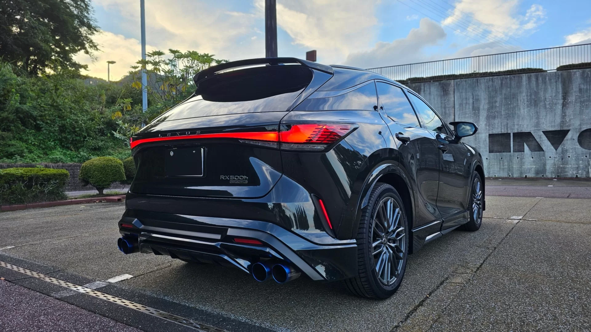 レクサス RX500h F SPORT Performance 2022年11月モデル グラファイトブラックガラスフレーク F SPORT PARTS エアロダイナミクスパッケージ(フロントスポイラー・サイドスカート・スポーツマフラー&リヤディフューザー・エアロダイナミクスミラーカバー・リヤウィング)、F SPORT…