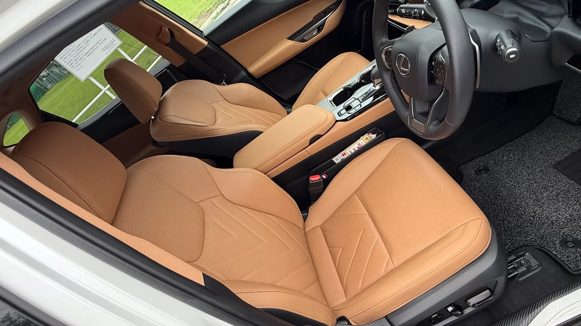 レクサス NX350h version L 2025年式 インテリア 運転席シート