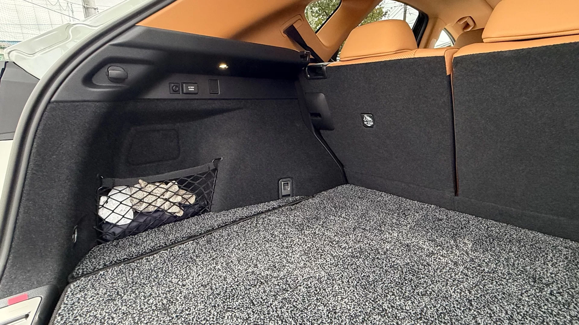 レクサス NX350h version L 2025年式 インテリア ラゲッジ左