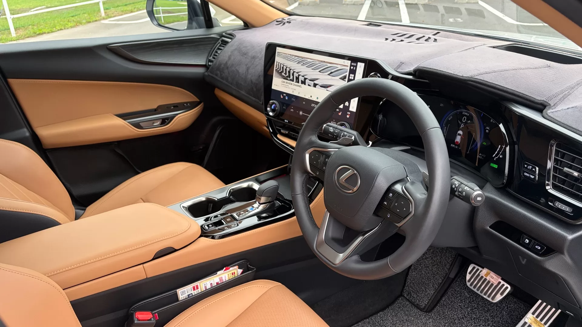 レクサス NX350h version L 2025年式 インテリア 運転席回り