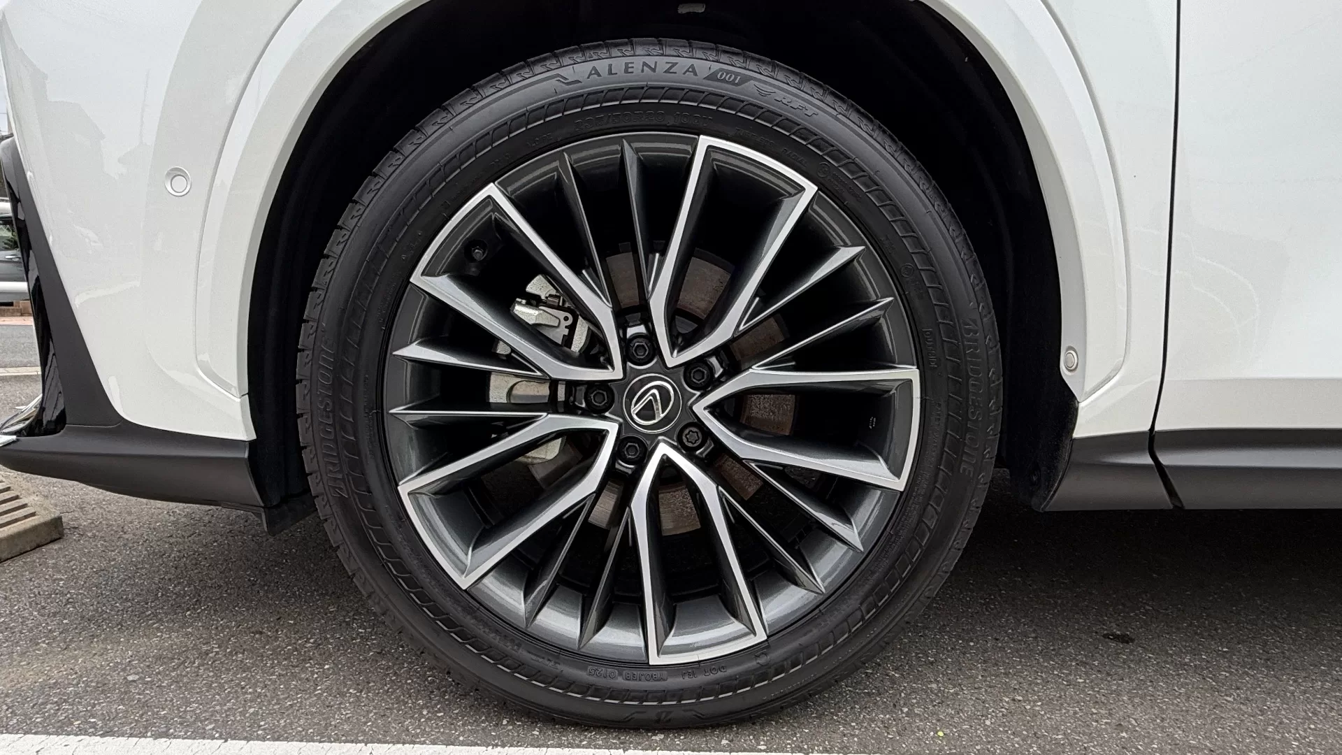 レクサス NX350h version L 2025年式 純正ホイール 純正ブレーキキャリパー