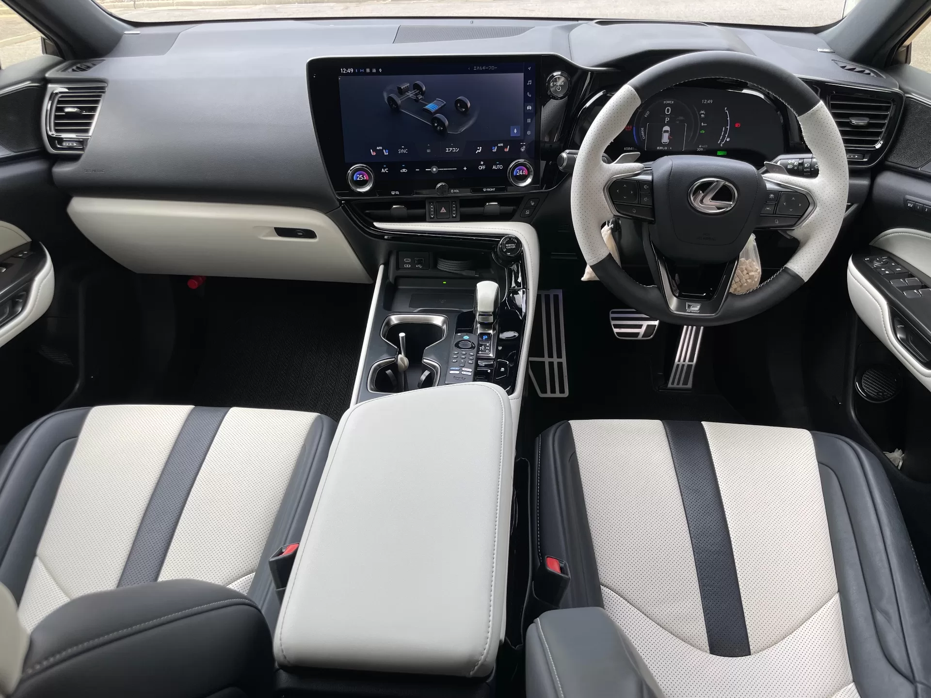 レクサス NX350h F SPORT 2023年式 “F SPORT”ホワイト(本革) インテリア 前席